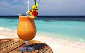 Cocktail στην παραλία: οι επιπτώσεις του αλκοόλ