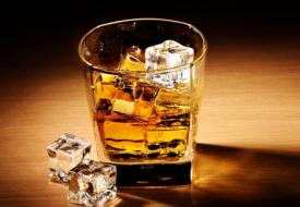 Ένα ποτηράκι αλκοόλ την ημέρα μειώνει τον κίνδυνο εγκεφαλικού