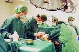 “Εισβολή” ιδιωτών και συνταξιούχων γιατρών στα χειρουργεία του “Αγία Όλγα”