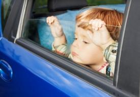 Γιατί δεν πρέπει να αφήνετε μόνα τους τα παιδιά στο αυτοκίνητο