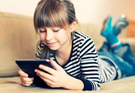 Tablets και smartphones εμποδίζουν την μυοσκελετική ανάπτυξη των παιδιών
