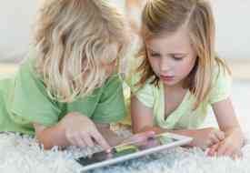 Η ανάπτυξη των παιδιών κινδυνεύει από τα tablets και τα smarphones
