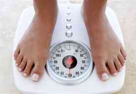 Αν ζυγιζόμαστε καθημερινά χάνουμε βάρος ακόμα και χωρίς δίαιτα
