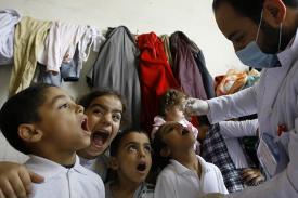Συνεχίζονται οι εμβολιασμοί προσφύγων και μεταναστών