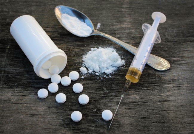Οι χρήστες ναρκωτικών εξακολουθούν να θέλουν τις ουσίες και μετά θάνατον