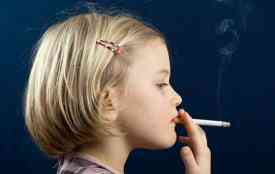 Ένας στους τρεις καπνιστές εφήβους έχει καπνίσει πριν από τα 13
