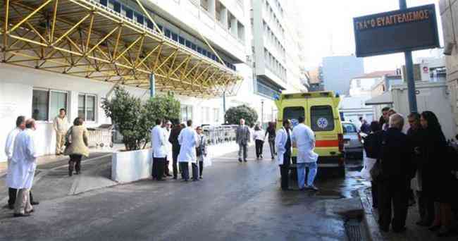 “Παίζοντας τη νοσοκόμα” στα ελληνικά δημόσια νοσοκομεία…