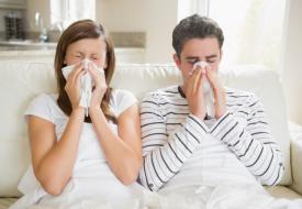Οι άντρες βιώνουν πιο έντονα τα συμπτώματα της γρίπης από τις γυναίκες