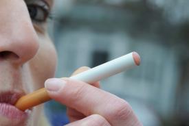 10 φορές πιο καρκινογόνα, τα ηλεκτρονικά τσιγάρα από τα συμβατικά
