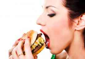 Οι γυναίκες ενδιαφέρονται περισσότερο για φλερτ όταν έχουν φάει καλά