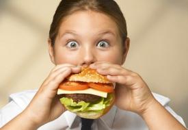 Το γρήγορο φαγητό καθυστερεί την ανάπτυξη του εγκεφάλου στα παιδιά