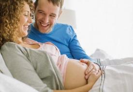 Εμφανίζουν και οι άντρες συμπτώματα εγκυμοσύνης μαζί με τις γυναίκες