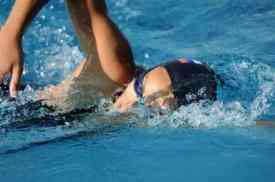 H GENESIS Pharma χορηγός της πρωταθλήτριας  μαραθώνιας κολύμβησης Κέλλυς Αραούζου