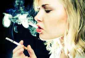 Ποια είναι η κατάλληλη στιγμή για μια γυναίκα να κόψει το κάπνισμα;