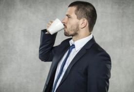 Όσοι πίνουν σκέτο τον καφέ τους κινδυνεύουν περισσότερο από ψυχικά προβλήματα