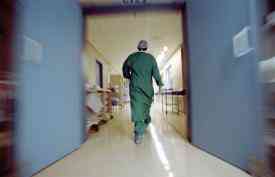 «Επιδημία» μετακινήσεων γιατρών πλήττει τα νοσοκομεία