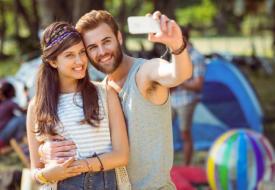Η εμμονή στις selfies μπορεί να καταστρέψει τη σχέση σας