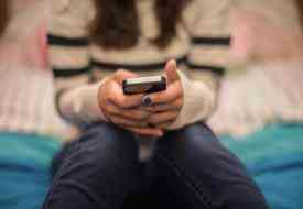 Τι είναι το sexting και πως επηρεάζει τη σεξουαλική ζωή των εφήβων
