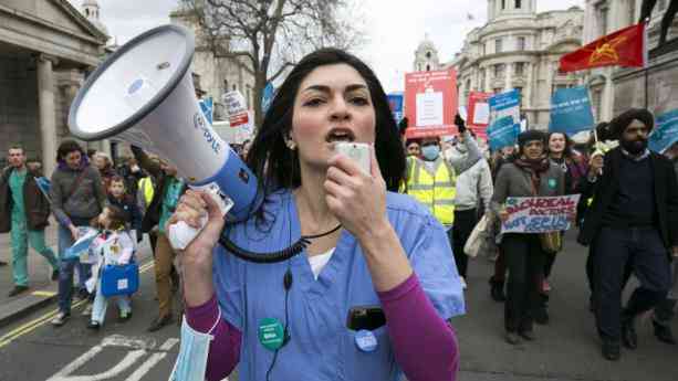 Η πρώτη 48 απεργία των ειδικευόμενων γιατρών στη Μεγάλη Βρετανία από το 1975