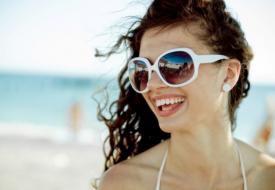 Μόνο δυο στους δέκα Έλληνες αγοράζουν σωστά γυαλιά ηλίου