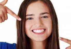 Οι έφηβοι που κοιμούνται αργά έχουν λιγότερο υγιή δόντια