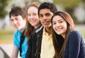 Οι έφηβοι εμπιστεύονται περισσότερο στους φίλους τους τα προβλήματα τους