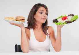 Μια στις τρεις γυναίκες είναι σε μόνιμη δίαιτα