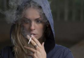 Πότε είναι η καλύτερη περίοδος για να κόψει το κάπνισμα μια γυναίκα;