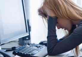 Όσοι πέφτουν θύματα κακομεταχείρισης στην δουλειά δεν κοιμούνται το βράδυ