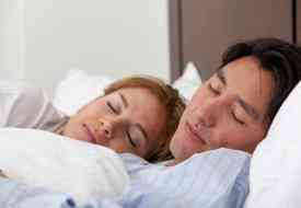 Κοιμηθείτε με τον σύντροφο σας για υγιέστερη καρδιά