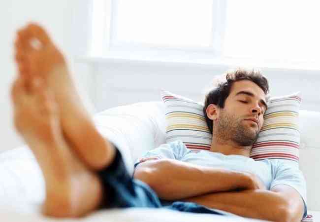 Ύπνος: Μια ώρα ύπνου μετά το φαγητό κάνει καλό στον εγκέφαλο
