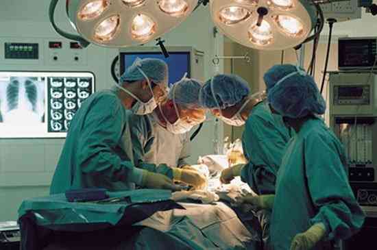 Όλες οι χειρουργικές επεμβάσεις των νοσοκομείων θα αναρτώνται στο διαδίκτυο