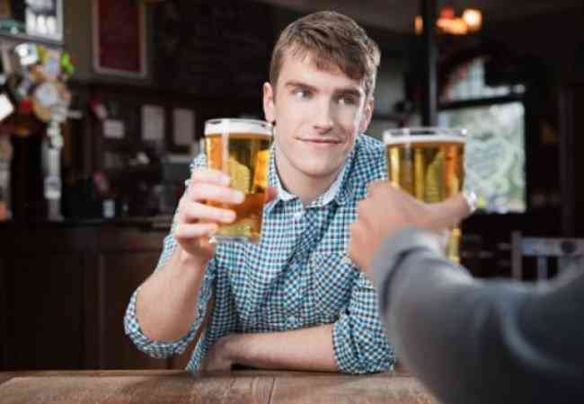 Πως το πολύ αλκοόλ γερνάει πρόωρα τις αρτηρίες μας