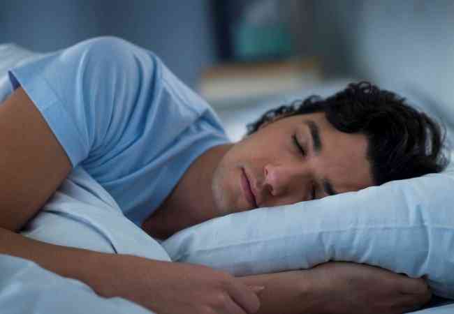 Ύπνος: Τι μπορεί να πάθει ένας άνδρας αν δεν κοιμάται