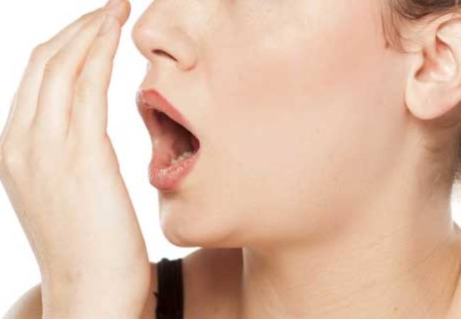 Κακοσμία στόματος; Φάτε αυτές τις 3 τροφές