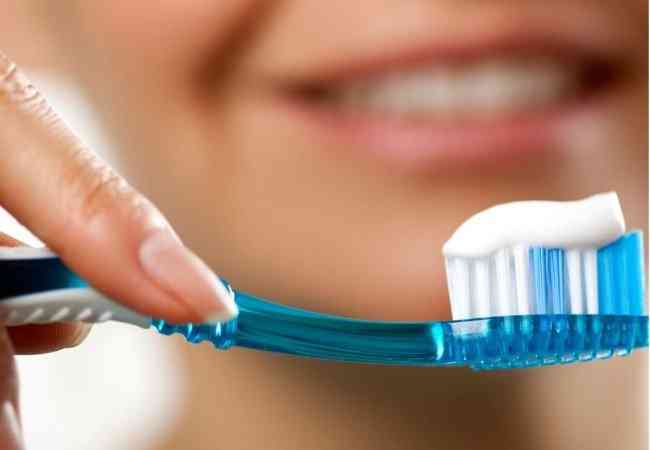 Τι γίνεται αν δεν αλλάζουμε συχνά οδοντόβουρτσα;