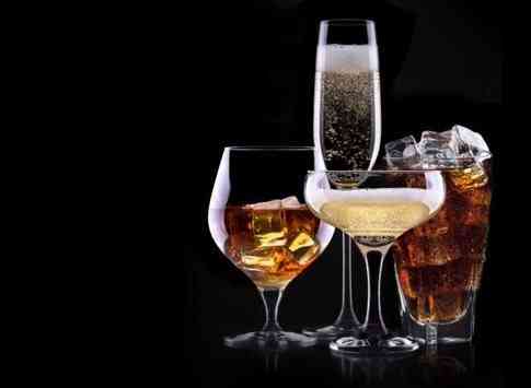 Πανευρωπαϊκή Έρευνα για το αλκοόλ: Tα “τσούζει” ένας στους πέντε Έλληνες