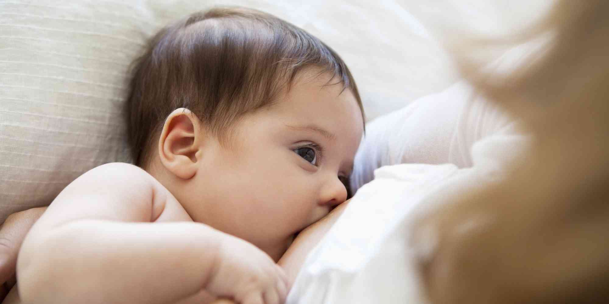 Θηλασμός: Τα μωρά που έχουν θηλάσει έχουν μειωμένη χοληστερίνη ως ενήλικες