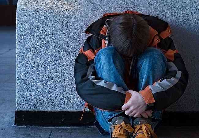 Ψυχική υγεία: Πιο ευάλωτοι οι νέοι που στην παιδική τους ηλικία έχουν μπλέξει με τη δικαιοσύνη