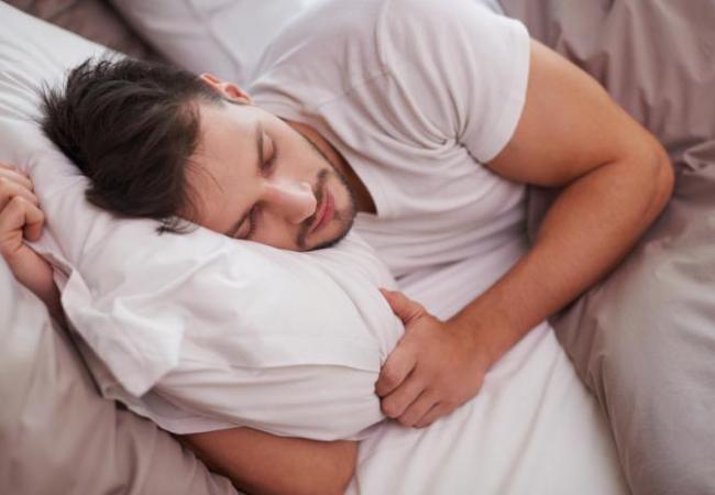 Ύπνος: Η έλλειψη του εξασθενεί τα οστά των αντρών