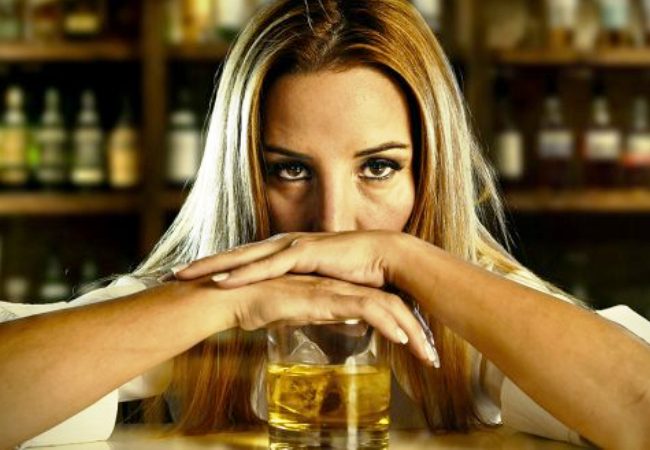 Αλκοόλ: Δημιουργεί απώλεια μυικής μάζας στις γυναίκας