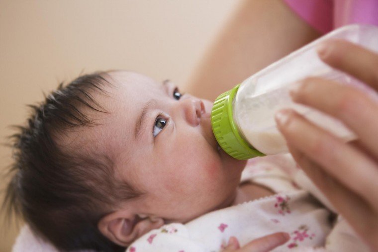 Μόνο με έγγραφη συναίνεση της μητέρας θα δίδεται υποκατάστατο μητρικού γάλακτος στα νεογνά