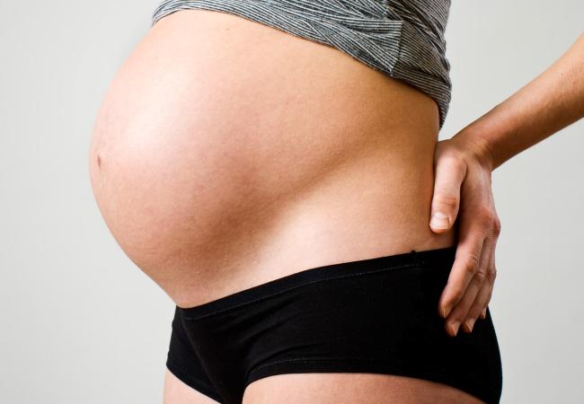 Εγκυμοσύνη: Η ζέστη είναι επικίνδυνη για μαμάδες και έμβρυα