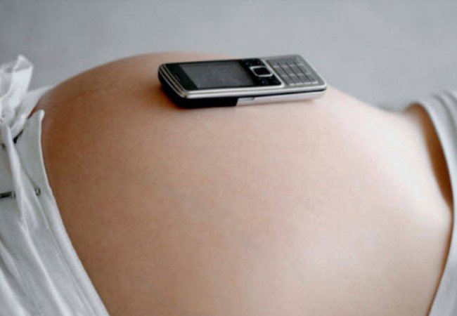 Εγκυμοσύνη: Το κινητό δεν είναι επικίνδυνο για το μωρό