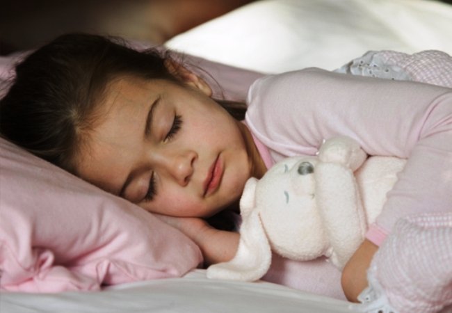 Ύπνος: Τα παιδιά “κολλάνε” τις διαταραχές ύπνου των γονιών τους