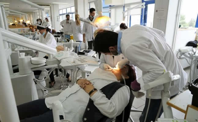 Κλειστή λόγω απεργίας των καθηγητών η Οδοντιατρική Σχολή του Πανεπιστημίου Αθηνών