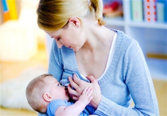 Θηλασμός: Αυτά είναι τα 10 βήματα για να θηλάσετε σωστά το μωράκι σας
