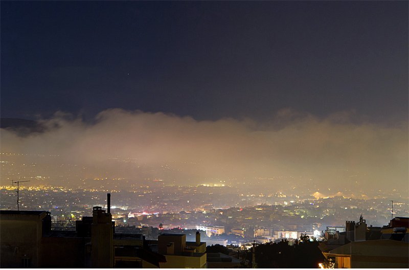 Κόκκινο χτύπησε η αιθαλομίχλη στην Αττική