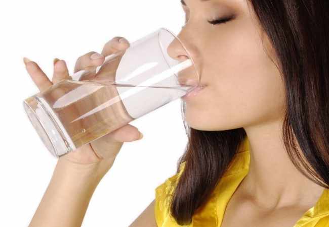 Νερό: Πόσο πρέπει να πίνω ανάλογα με το βάρος μου