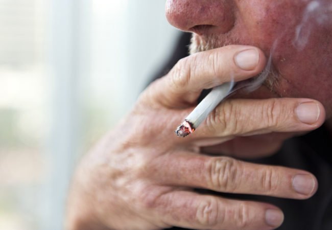 Τρεις στους πέντε που «δοκιμάζουν» τσιγάρο, γίνονται τελικά καπνιστές